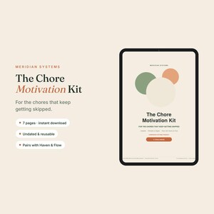 Op de afbeelding: Een digitale tablet met The Chore Motivation Kit van Meridian Systems, op een crèmekleurige achtergrond met saliegroene en terracotta cirkels. De tekst luidt: The Chore Motivation Kit, For the chores that keep getting skipped.