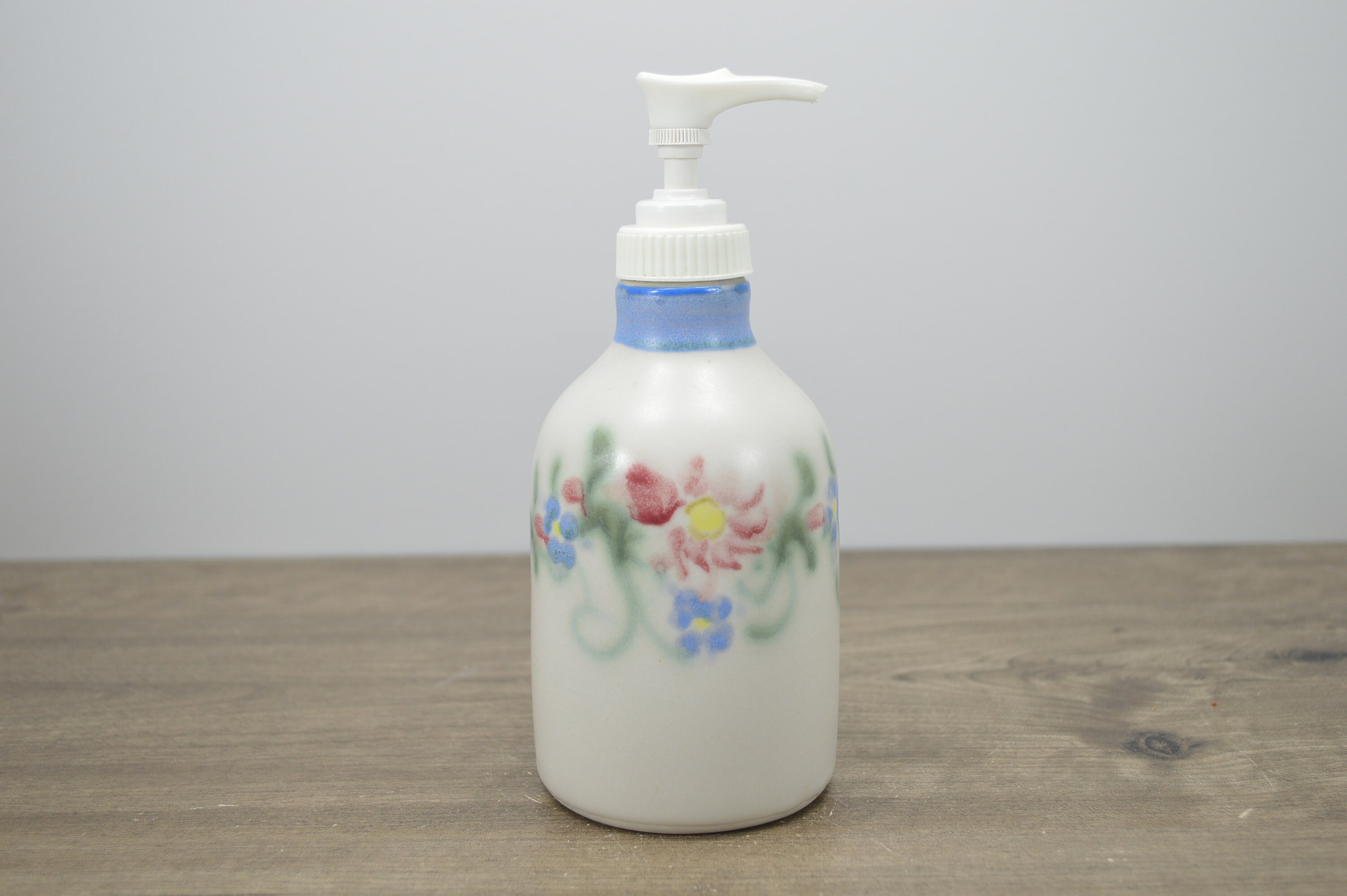 Otagiri White Milk Glass Hand Dispenser “Kitty” Liquid Soap Pump
