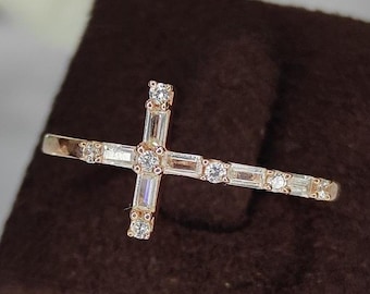 Anello con croce taglio baguette e rotondo - Anello impilabile in oro rosa 18 carati con vermeil - Anello religioso con diamanti - Anello impilabile, regalo cristiano delicato