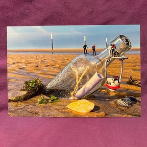Boodschap in een fles / ansichtkaarten Noordzeestrand Baltische Zee Vakantiefiguren SPO Miniatuurfiguren Spoorwegfoto's Fotografie Kunstcadeau Verjaardag