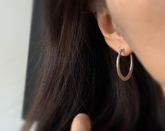 Oval Stainless Steel Hoop Earrings: Sleek Minimalist Style