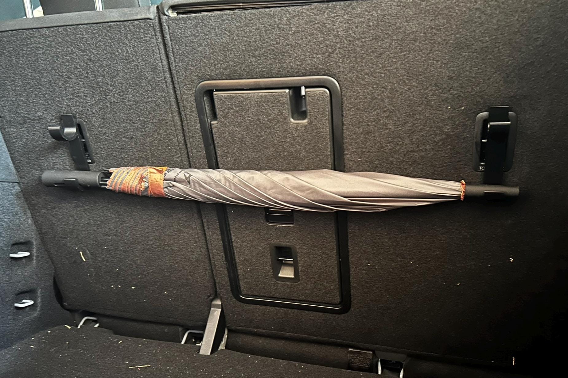 Auto Regenschirmhalter Set - 2 Stück Für Kofferraum Und Rücksitz