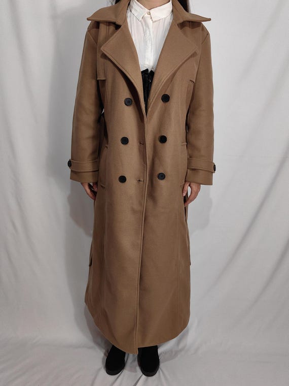 ブラウン系 ダブルブレスト ロングウールコート ブラウンウールコート：ロング丈ダブルブレストベルト付き冬用コート