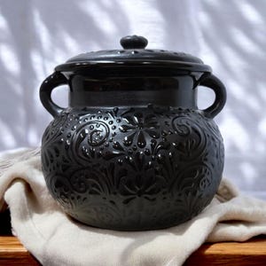 Handmade Mexican Talavera Engobe Olla | Black & Black