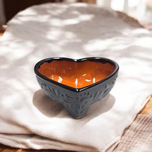 Bol à salsa Molcajete en forme de coeur Talavera fait main | Noir et noir