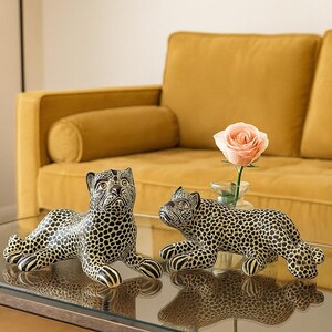 手作りのタラベラジャガーの置物：メキシコの民芸品装飾 - 2個セット 