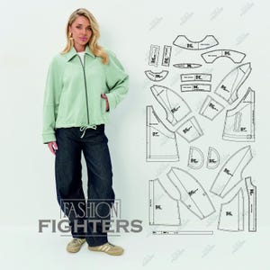 Puede incluir: Una chaqueta verde claro con cremallera, cuello, mangas largas y dobladillo con cordón, combinada con vaqueros anchos azul oscuro. Junto a la prenda hay un patrón de costura técnico con varias piezas planas y etiquetas de texto.