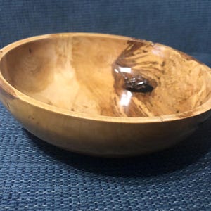 Decorative maple bowl