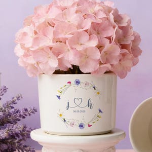 Maceta de cerámica personalizada con forma de anillo de flores para parejas, maceta de compromiso con diseño de corona personalizada, regalo para recién casados, regalo de boda, regalo para damas de honor