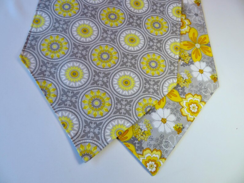 Tracys Treasures Medallion Table Runner