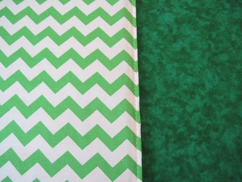 Green Christmas Placemats Set 4 or 6 Reversible Chevron Etsy Canada