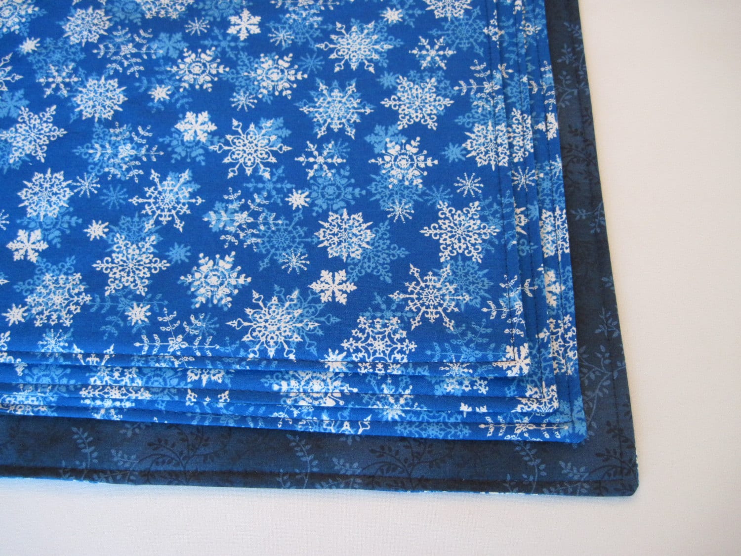 Blue Snowflake Placemats Reversible set of 4 or 6 Blue White Etsy