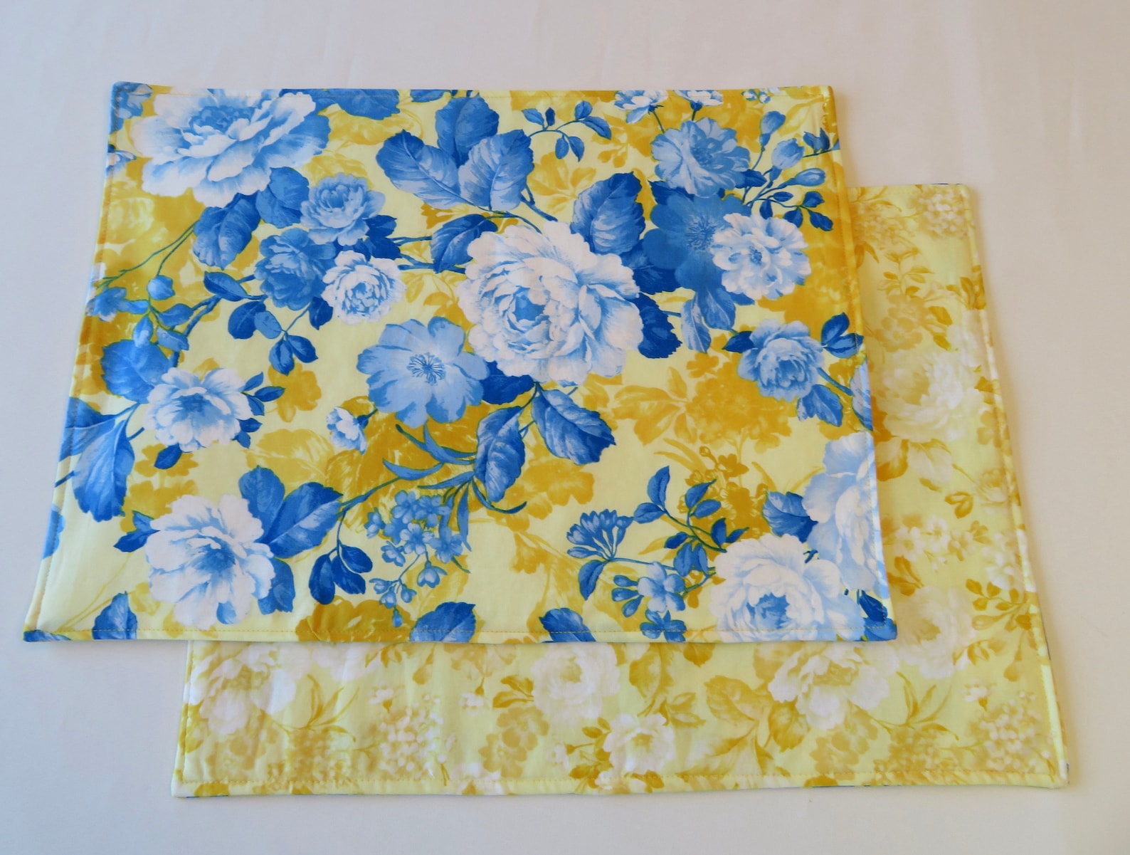 Blue Yellow Rose Placemats set de 4 o 6 Reversible Summer Etsy