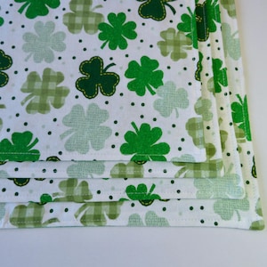 St Patricks Day Placemats Reversible Set 4 or 6 White and Green Shamrock Placemats Clover Rectangular Placemats St Patricks Day table decor
