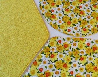 Spring Daffodil Wedge Placemats Set of 4 or 6 Easter Spring Wedge Placemats for a round table Orange Yellow Placemats Daffodil Home Decor
