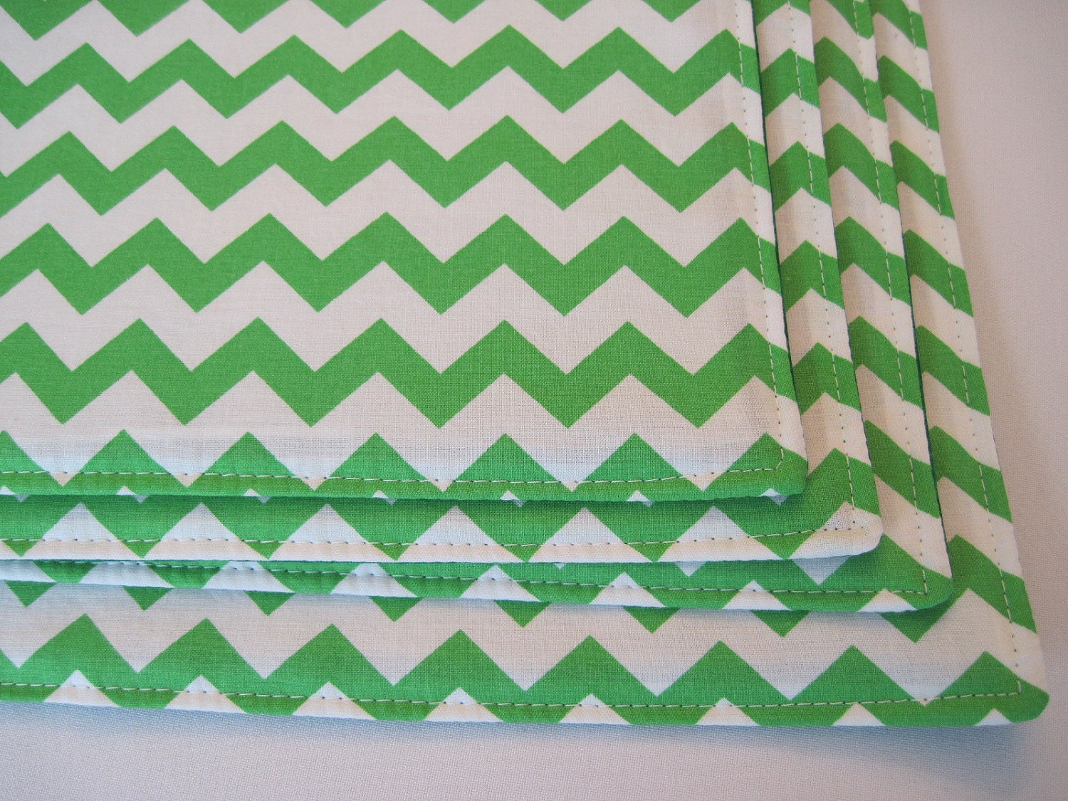 Green Christmas Placemats Set 4 or 6 Reversible Chevron Etsy Canada
