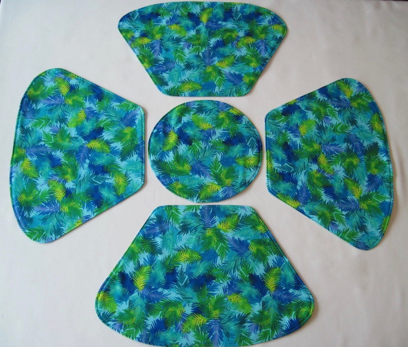 Turquoise Fern Wedge Placemats 4 or 6 Reversible Blue Wedge Placemats Green Wedge Placemats for a round table Turquoise Table Decor