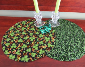 St Patricks Day Circular Placemats Reversible 2 4 or 6 Black Green Shamrock Round Centerpiece Clover Placemats St Patricks Day Plate Charger