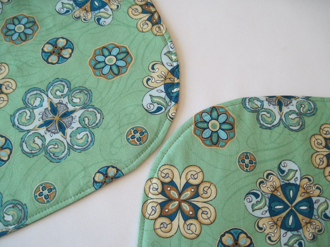 Light Green Oval Placemats Set 4 or 6 Reversible Green Etsy