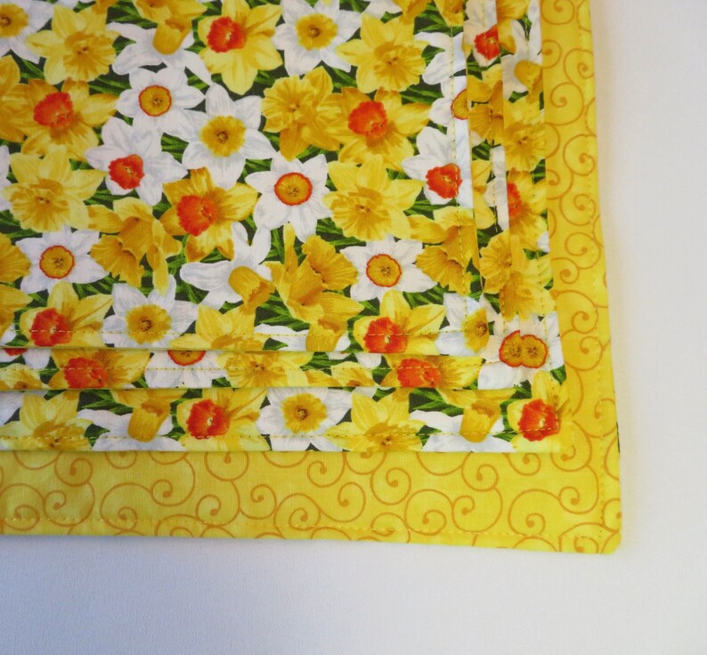 Spring Daffodil Placemats Set of 4 or 6 Easter Spring Placemats Orange Yellow Placemats Daffodil Home Decor Jonquil Placemats swirl