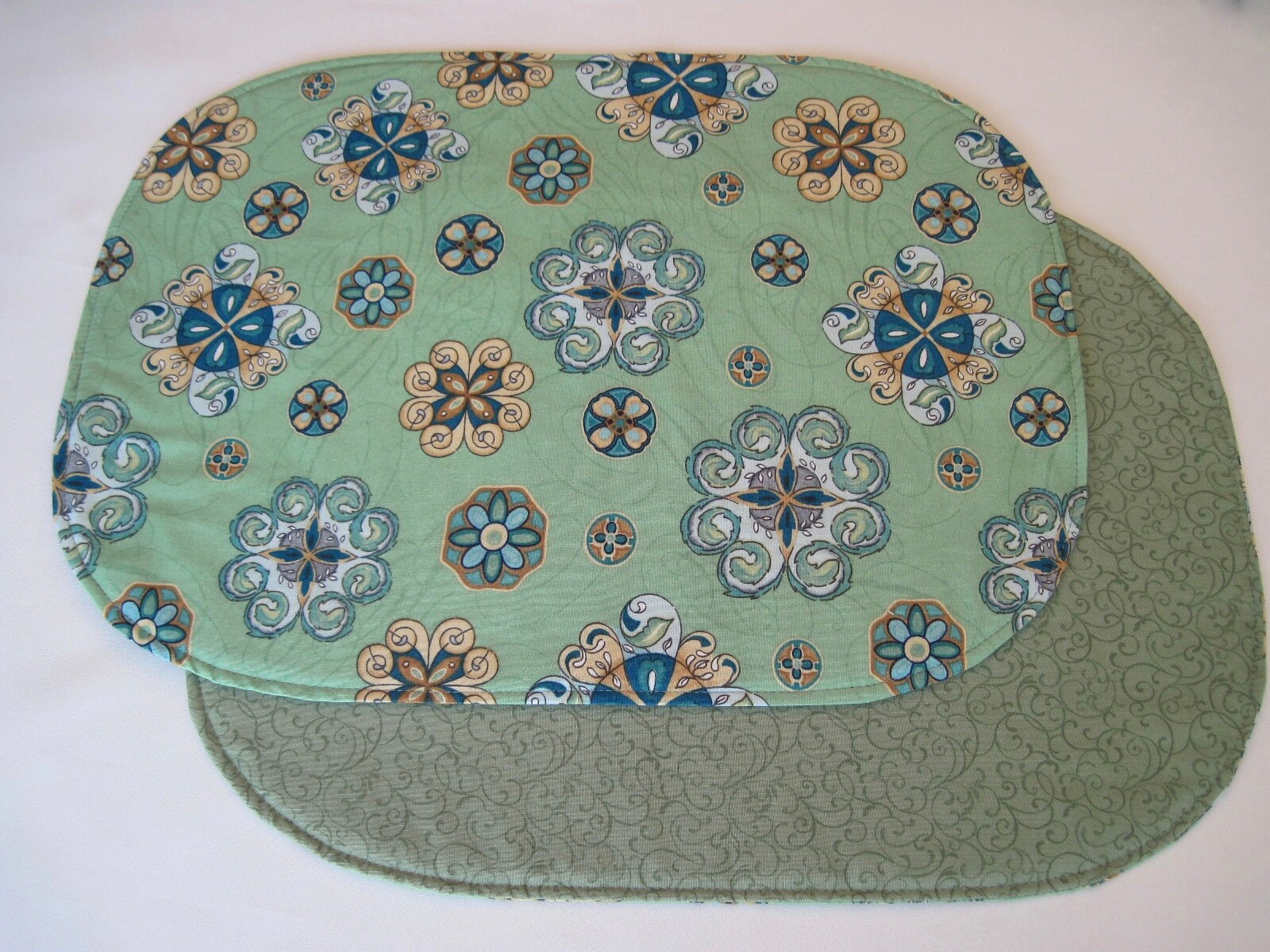 Light Green Oval Placemats Set 4 or 6 Reversible Green Etsy