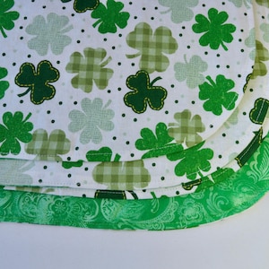 St Patricks Day Oval Placemats Reversible Set 4 or 6 White and Green Shamrock Placemats Clover Oval Placemats St Patricks Day table decor