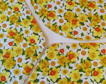 Spring Daffodil Wedge Placemats Set of 4 or 6 Easter Spring Wedge Placemats for a round table Orange Yellow Placemats Daffodil Home Decor