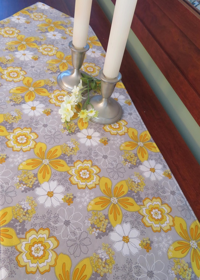 Tracys Treasures Medallion Table Runner - Thumbnail 4