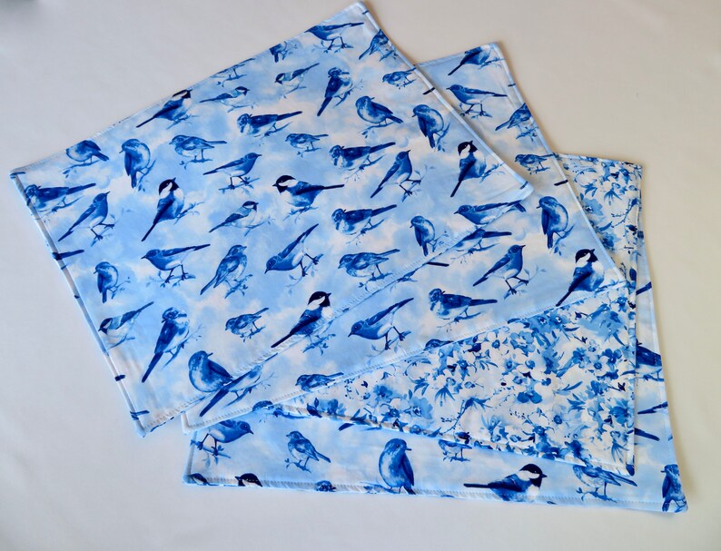 Blue Bird Placemats Reversible set of 4 or 6 Blue and White Floral Placemats Summer Placemats Bird Lovers Gift Bird Table Decor immagine 10