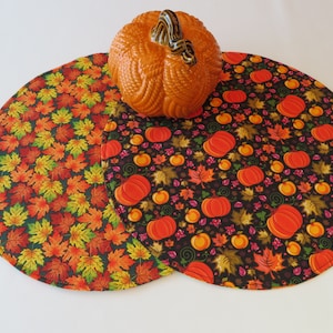 Green Fall Pumpkins and Leaves Circular Placemats Set 2 4 or 6 Reversible Round Black Autumn Placemat  Maple Leaf Round Centerpiece