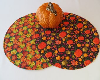 Green Fall Pumpkins and Leaves Circular Placemats Set 2 4 or 6 Reversible Round Black Autumn Placemat  Maple Leaf Round Centerpiece