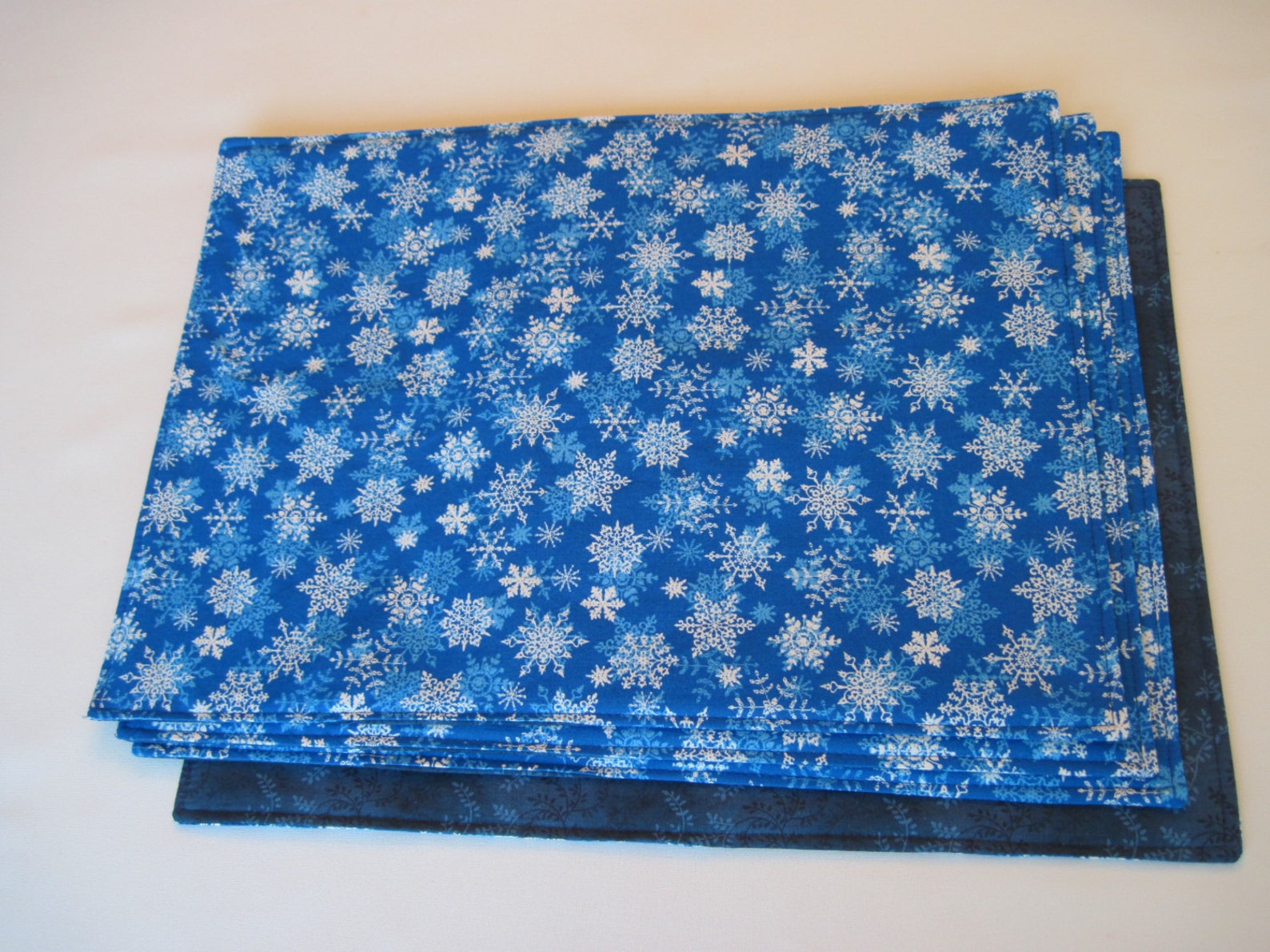 Blue Snowflake Placemats Reversible Set of 4 or 6 Blue White Etsy