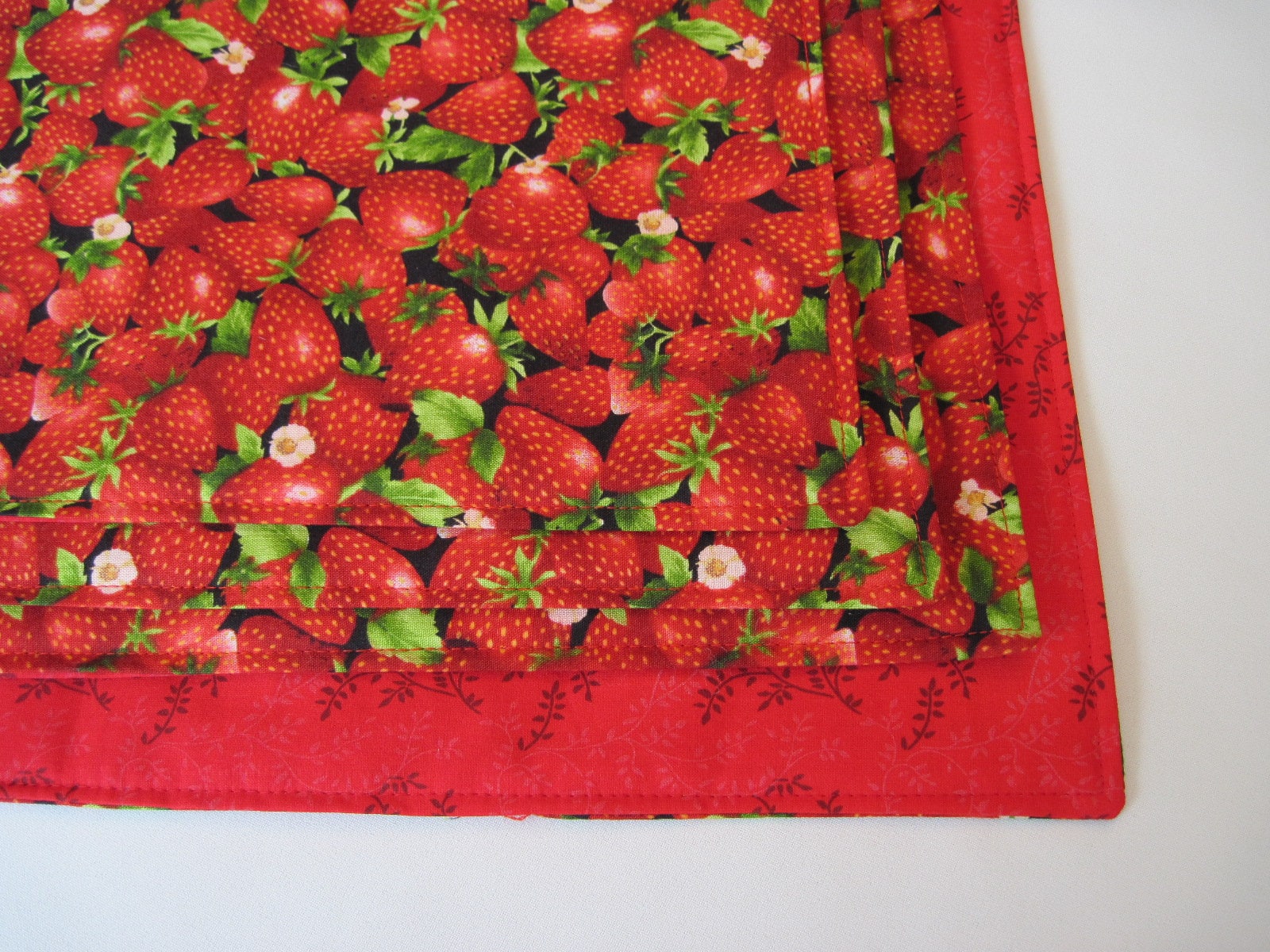 Strawberry Placemats Set 4/6 ReversibleFruit Red Placemats Etsy