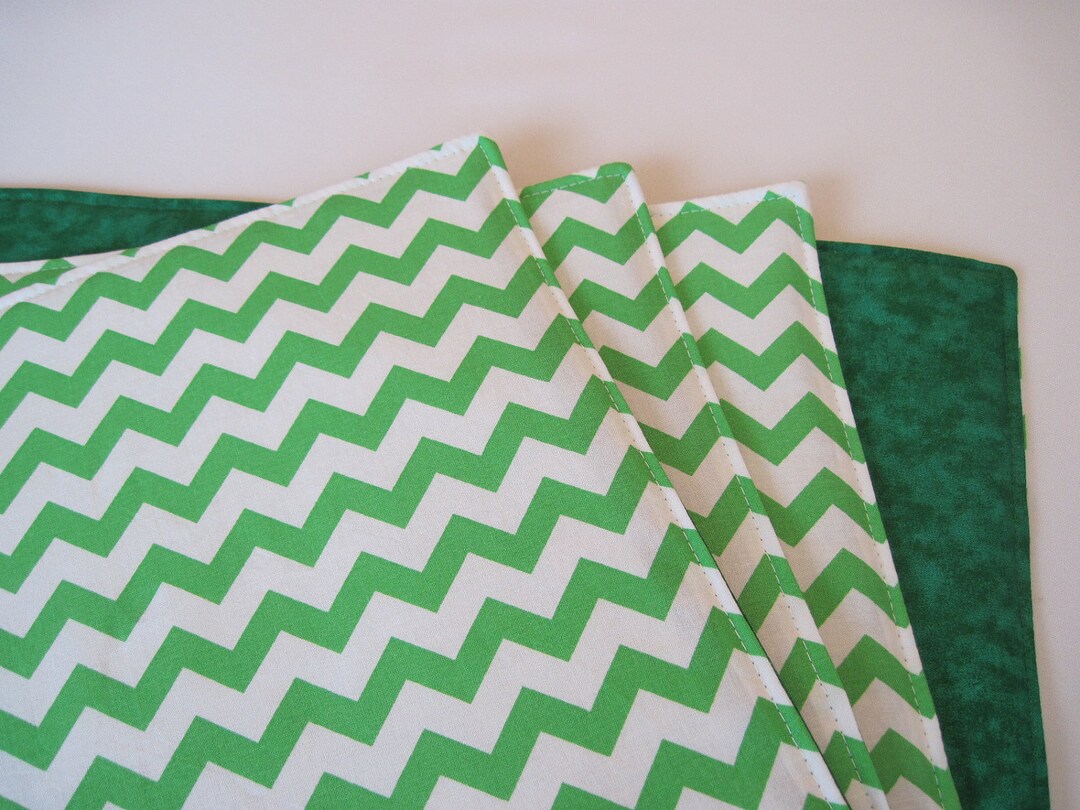 Green Christmas Placemats Set 4 or 6 Reversible Chevron Etsy
