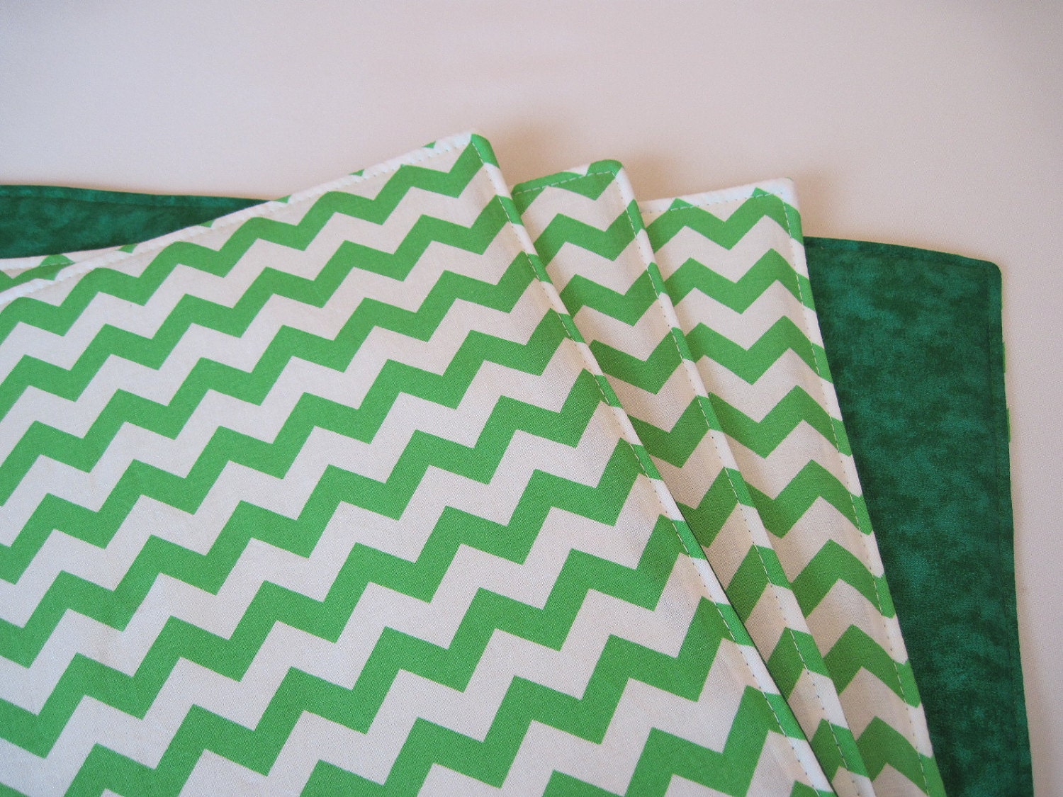 Green Christmas Placemats Set 4 or 6 Reversible Chevron Etsy Canada