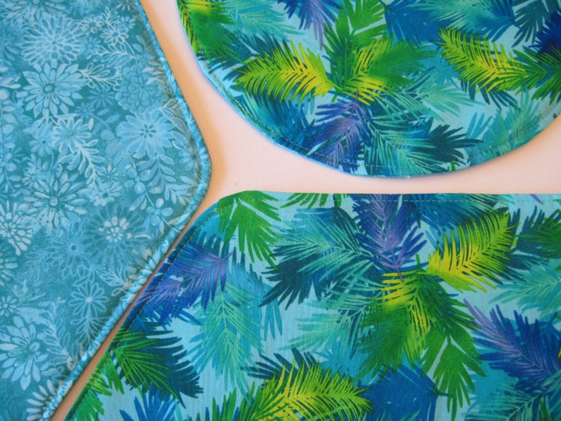 Turquoise Fern Wedge Placemats 4 or 6 Reversible Blue Wedge Placemats Green Wedge Placemats for a round table Turquoise Table Decor