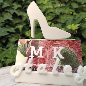 Tarjetero personalizado con tacón de aguja blanco para mujer. Tarjetero de escritorio para boutiques, costureras, diseñadores de moda, estilistas y especialistas en marketing.