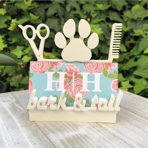 Portatarjetas de presentación personalizado con nombre para peluqueros de perros. Portatarjetas de escritorio blanco, regalo para peluqueros de mascotas, regalo personalizado para peluquerías de animales