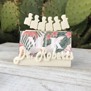 Soporte para tarjetas de visita personalizado para quiropráctico, expositor de escritorio impreso en 3D. Regalo personalizado con columna vertebral blanca para masajista. Decoración de doctor de columna vertebral.