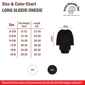 K&ouml;nnte beinhalten: Eine Gr&ouml;&szlig;en- und Farbtabelle f&uuml;r einen Langarm-Onesie. Die Tabelle listet Gr&ouml;&szlig;en von 0-3 Monaten bis 24 Monaten mit entsprechenden Gewichts- und L&auml;ngenma&szlig;en in Zoll auf. Ein schwarzer Onesie ist rechts abgebildet. Der Text "Print Dreamy Tee" ist ebenfalls sichtbar.