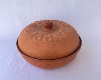 Vintage Kochen 'TM Terra Cotta Apfel Baker Dish mit geprägten Deckel Griff Griff