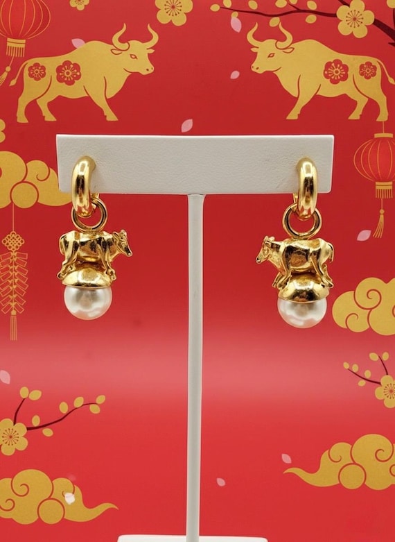 Year of the Ox Pearl Screwback Hoop Clip Earrings