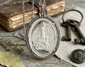 Vintage Avon Silvertone Huntress Intaglio Glass Cameo Necklace