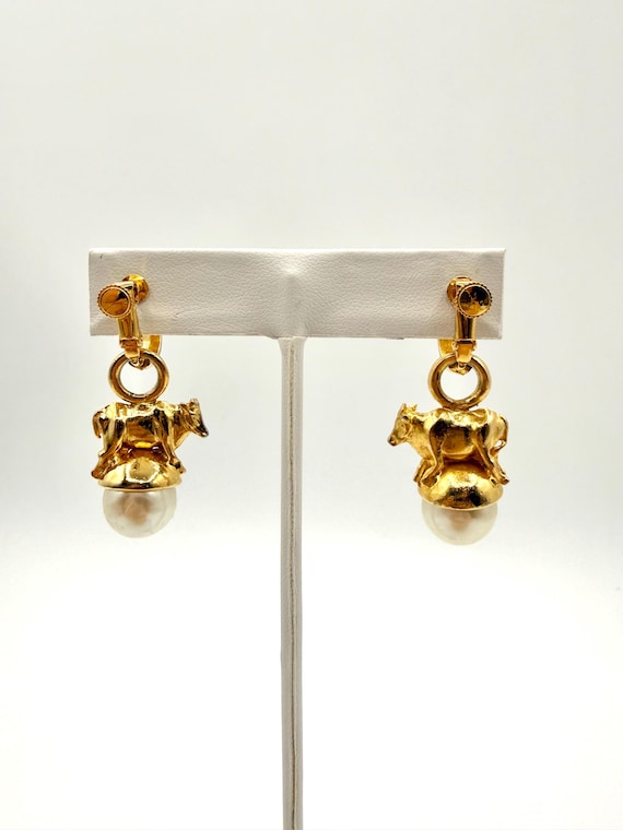 Year of the Ox Pearl Screwback Hoop Clip Earrings View 3