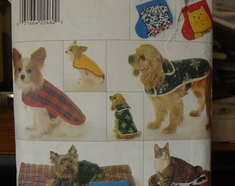 Sewing Pattern Dog and Cat Christmas stockings, Coats, Beds, Placemats 4226 CUT