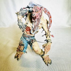 Figura de hombre lobo de 8 pulgadas, nueva y rara, de colección, de McFarlane Toys, estilo vintage de los 90 y 2000, inspirada en Halloween, con temática de vampiros y momias.