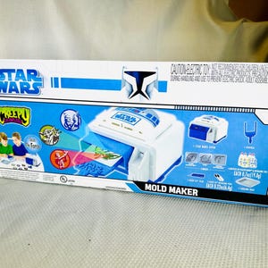 RARE NEW SEALED Vintage 2008 Star Wars Clone Wars Creepy Crawlers Mold Maker Oven Toy Retro 90s 00s Jedi Lightsaber