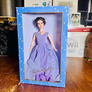 NUEVA, Caja Abierta, Vintage 2000 Elizabeth Taylor 12” BARBIE Diamantes Blancos Muñeca Mattel Gurls Juguete Coleccionable Retro años 80 años 90 años 2000 presente