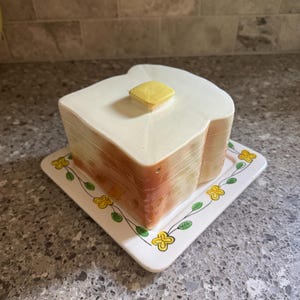 1950s Ceramic Toast Keeper Covered Dish, Mid-Century Japan Kitsch Bread Warmer Plate, Cottagecore Ceramic Toast Server with Butter Knob