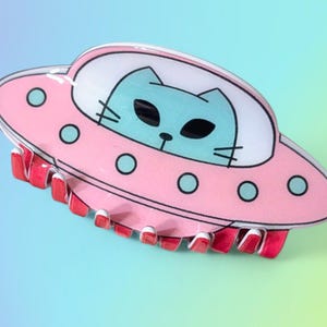 Alien Katze UFO Space Kitty Spaß Gesprächsstoff Acryl Haarkralle Haarspange in Pink und Grün.